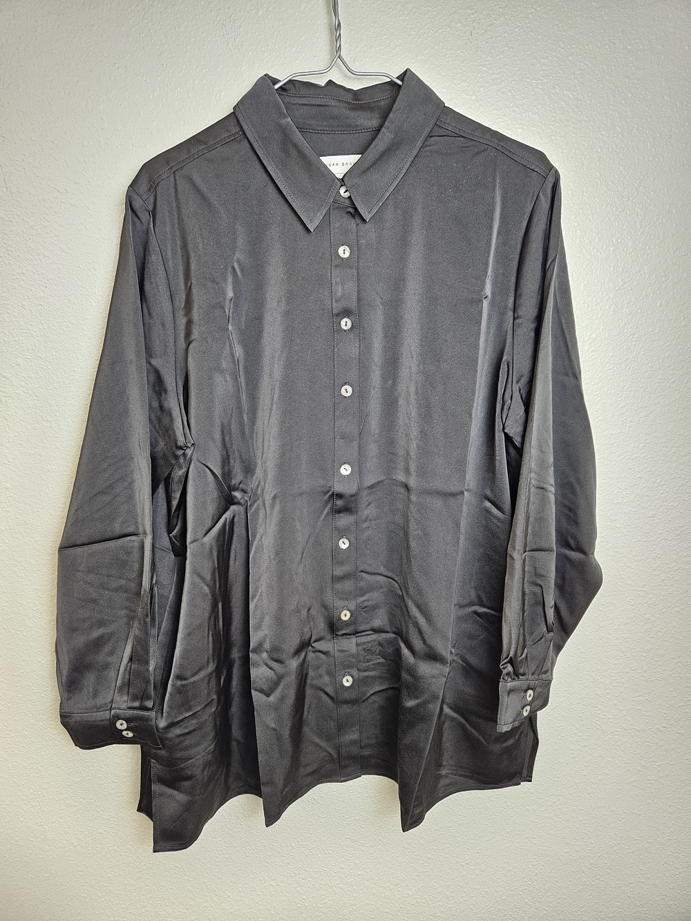 Susan Graver Black Long-Sleeve Button-Down Shirt Size LP